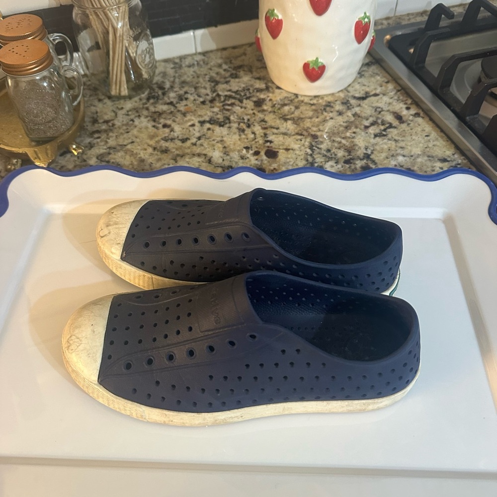 Native Kids Water Shoes - Navy and White